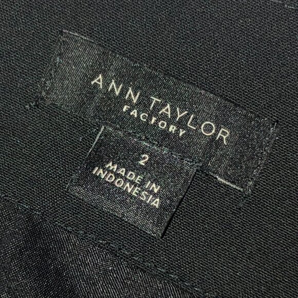 Ann Taylor Factory Size 2 black pencil skirt back vent, hidden zip. Professional - Picture 7 of 8